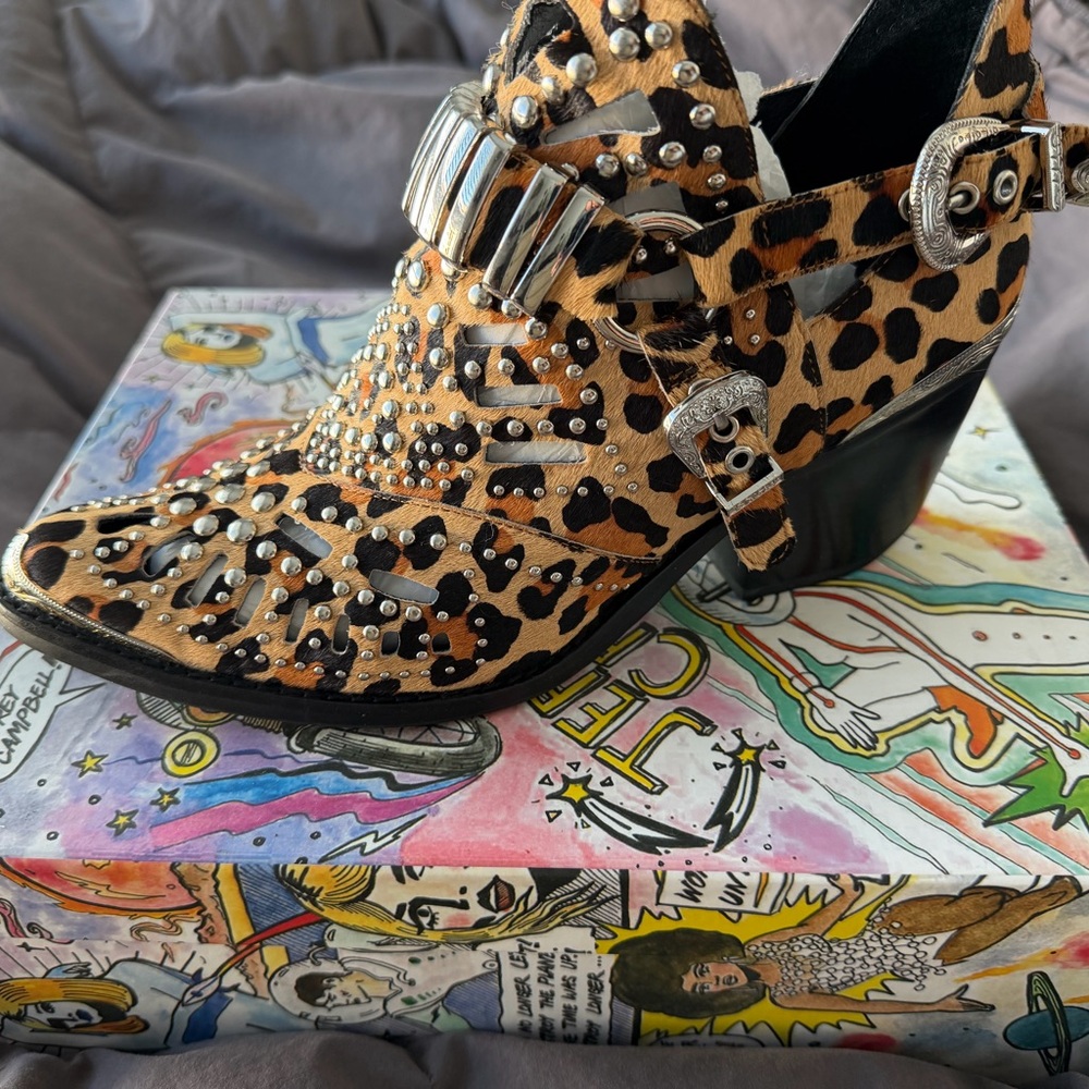 RARE Jeffrey Campbell Calhoun in Cheetah Size 8